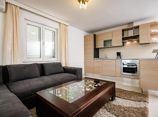 Apartments Villa Slavica Ičići Exterior foto