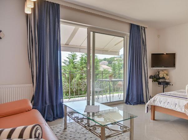 Apartments Villa Slavica Ičići Exterior foto